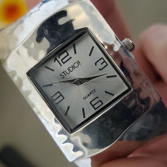 ⭐️ Hammered Cuff Watch NEW - Picture 4 of 5